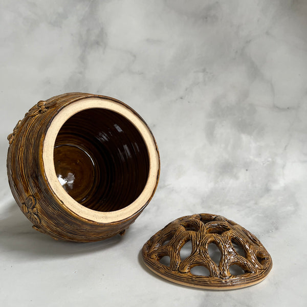 FBV1 Ceramic Vase Bee Decor with Flower Brick - Bee Skep Design - Buckwheat Honey