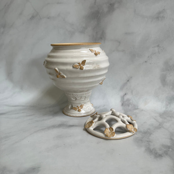 FBV4 Ceramic Vase with Flower Brick - Bee Skep Design