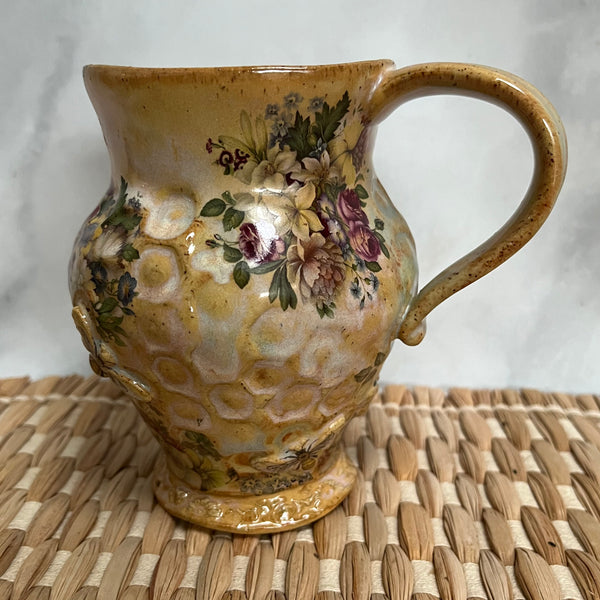 AM5 Handcrafted Ceramic Mug with Honeycomb and Bee in Flower Garden Design