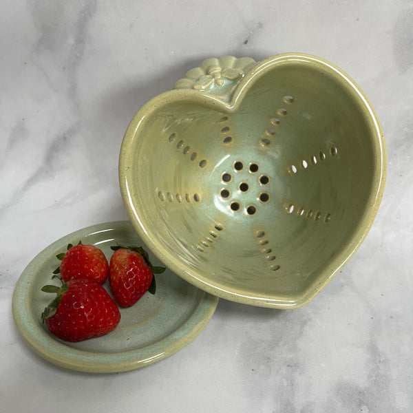 BB2 Green Bee Berry Bowl - Heart Shaped with Bee Handle