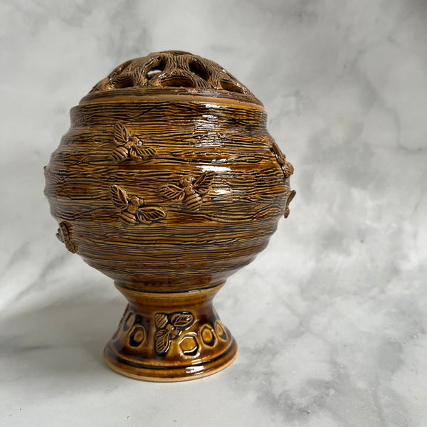 FBV1 Ceramic Vase Bee Decor with Flower Brick - Bee Skep Design - Buckwheat Honey