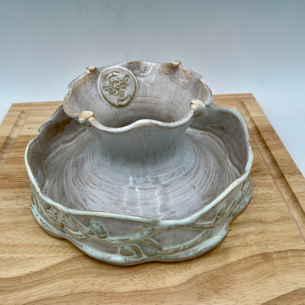 CS4 Cake Stand with Bees Handcrafted Pottery Ceramic Cake Plate for Celebrations